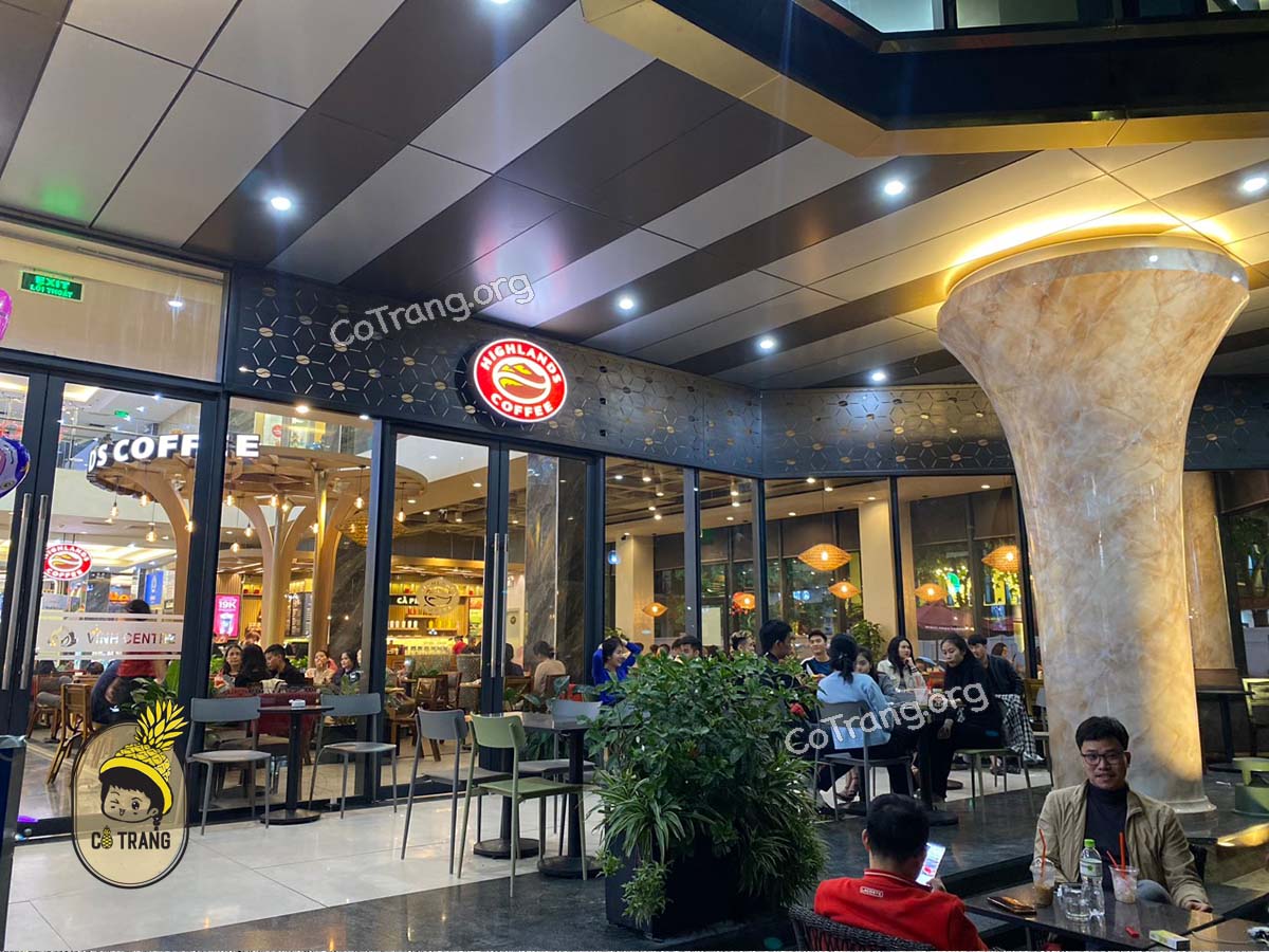 Không gian tại Highlands Coffee Vinh Centre 